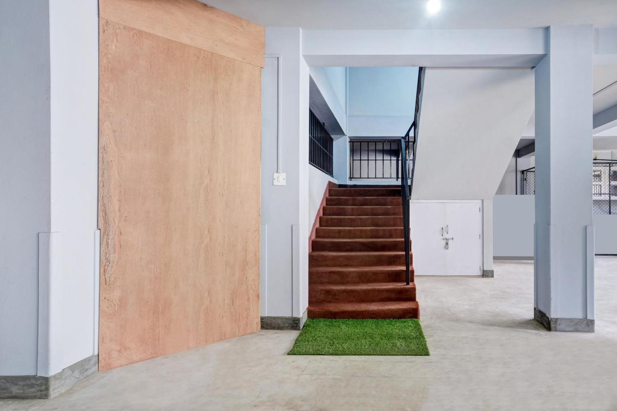 Super Hotel O Lapalang Σιλόνγκ Εξωτερικό φωτογραφία